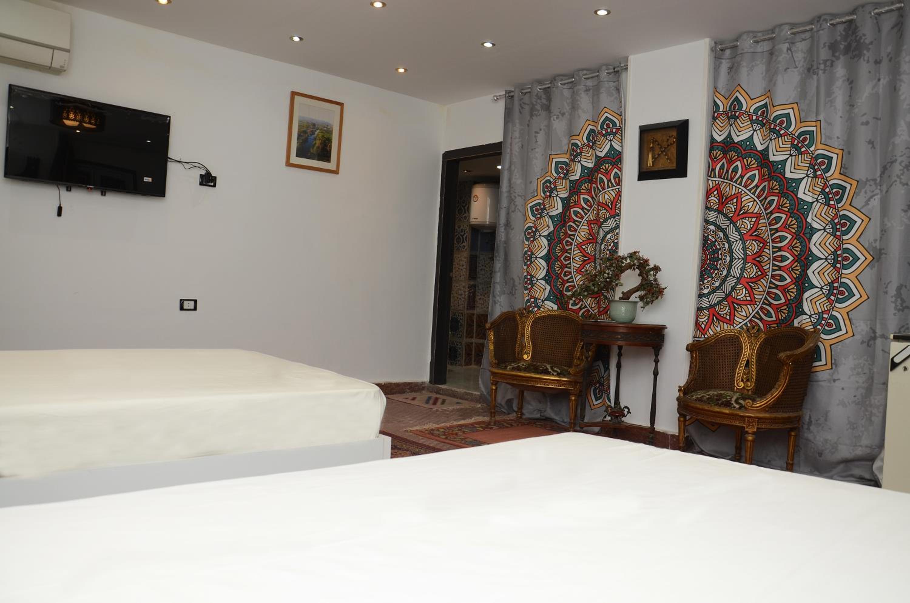 Osiris pyramids view inn