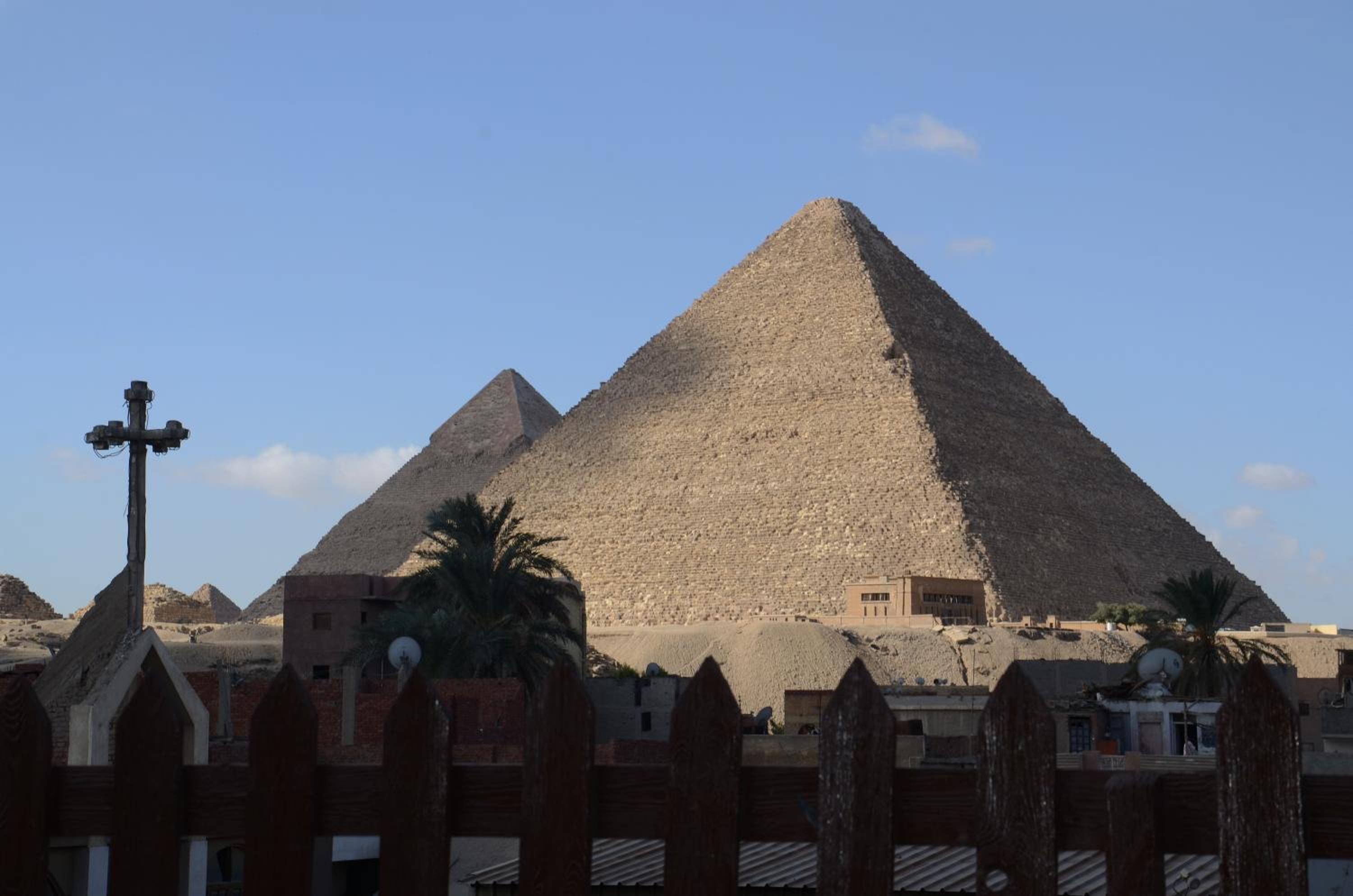 Osiris pyramids view inn