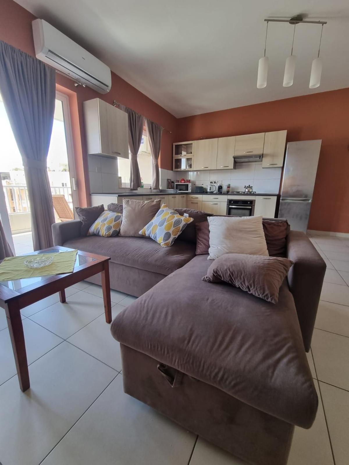 Modern Two Bedroom Apartment in Center Bugibba photo 2