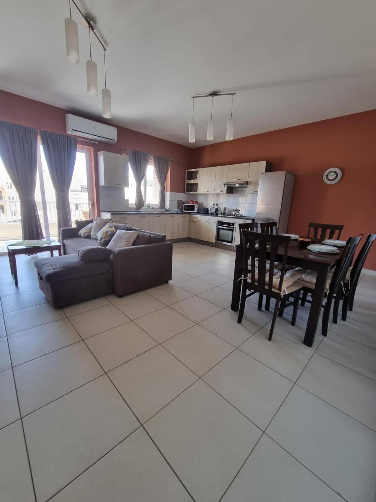 Modern Two Bedroom Apartment in Center Bugibba photo 1