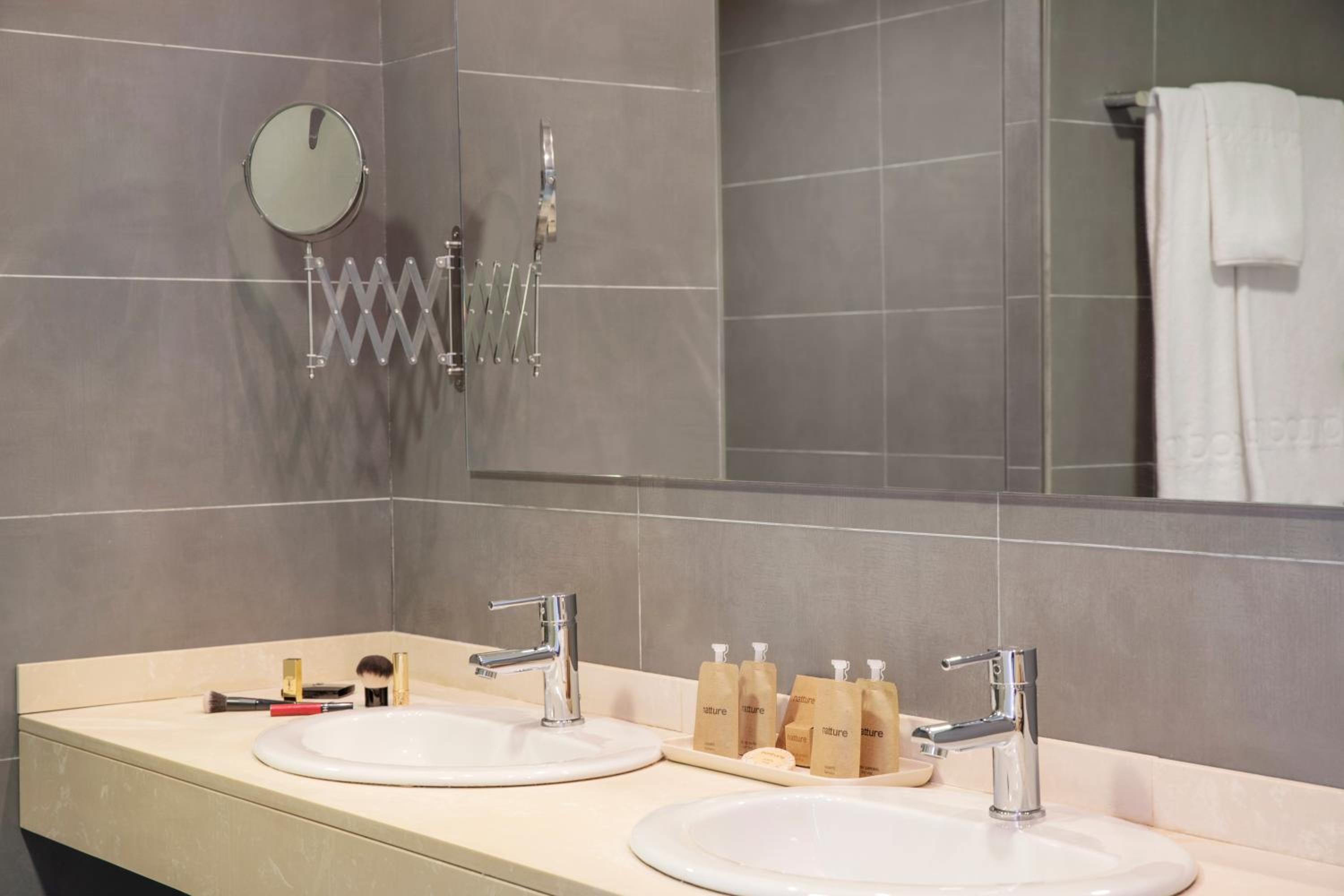 Porto Drach Aparthotel & Suites