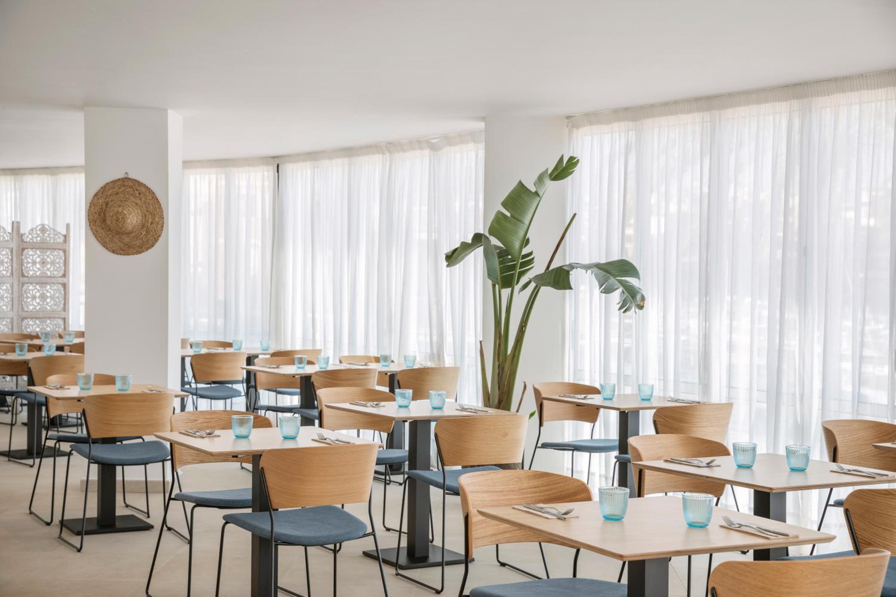 Porto Drach Aparthotel & Suites