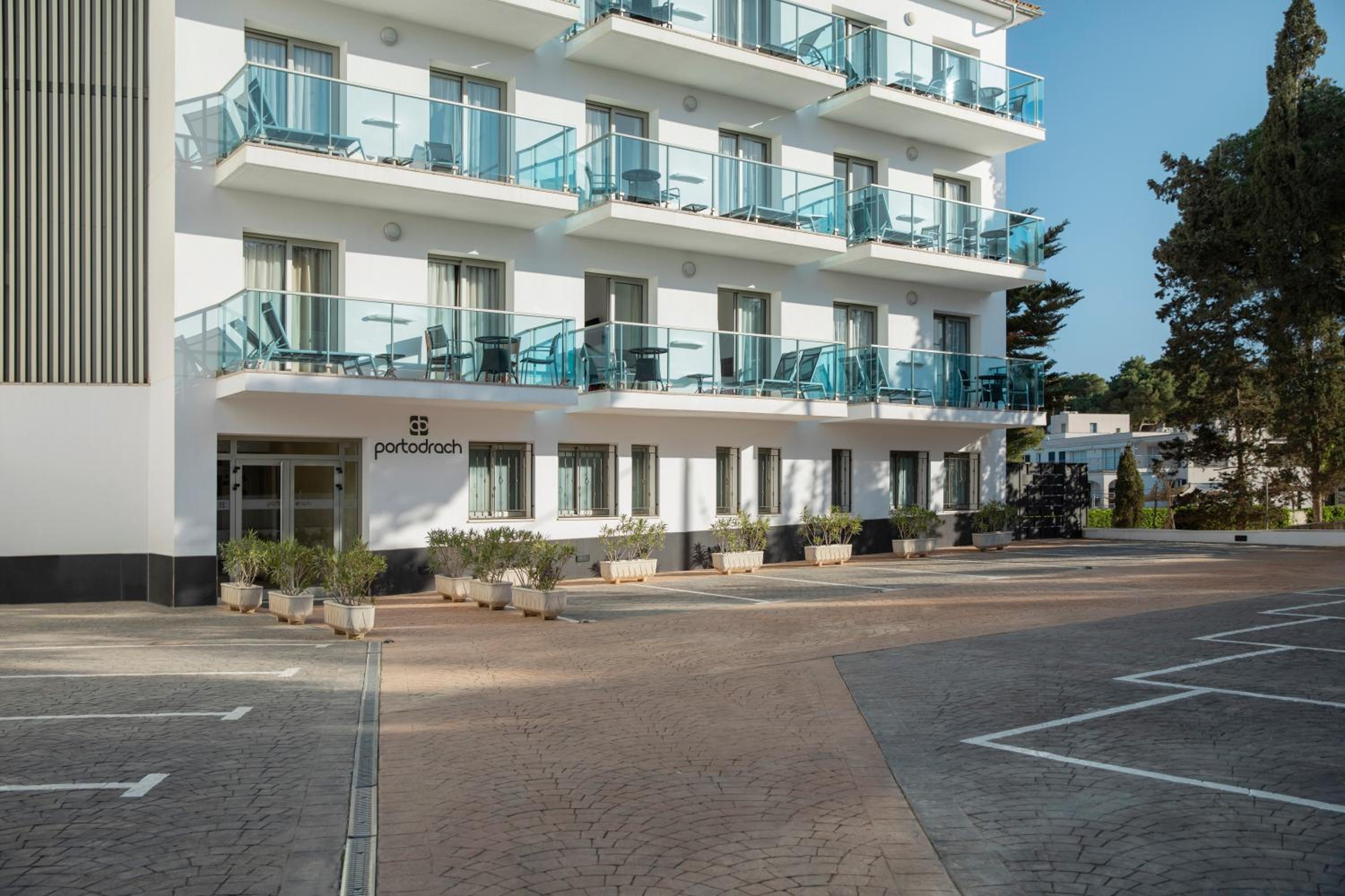 Porto Drach Aparthotel & Suites