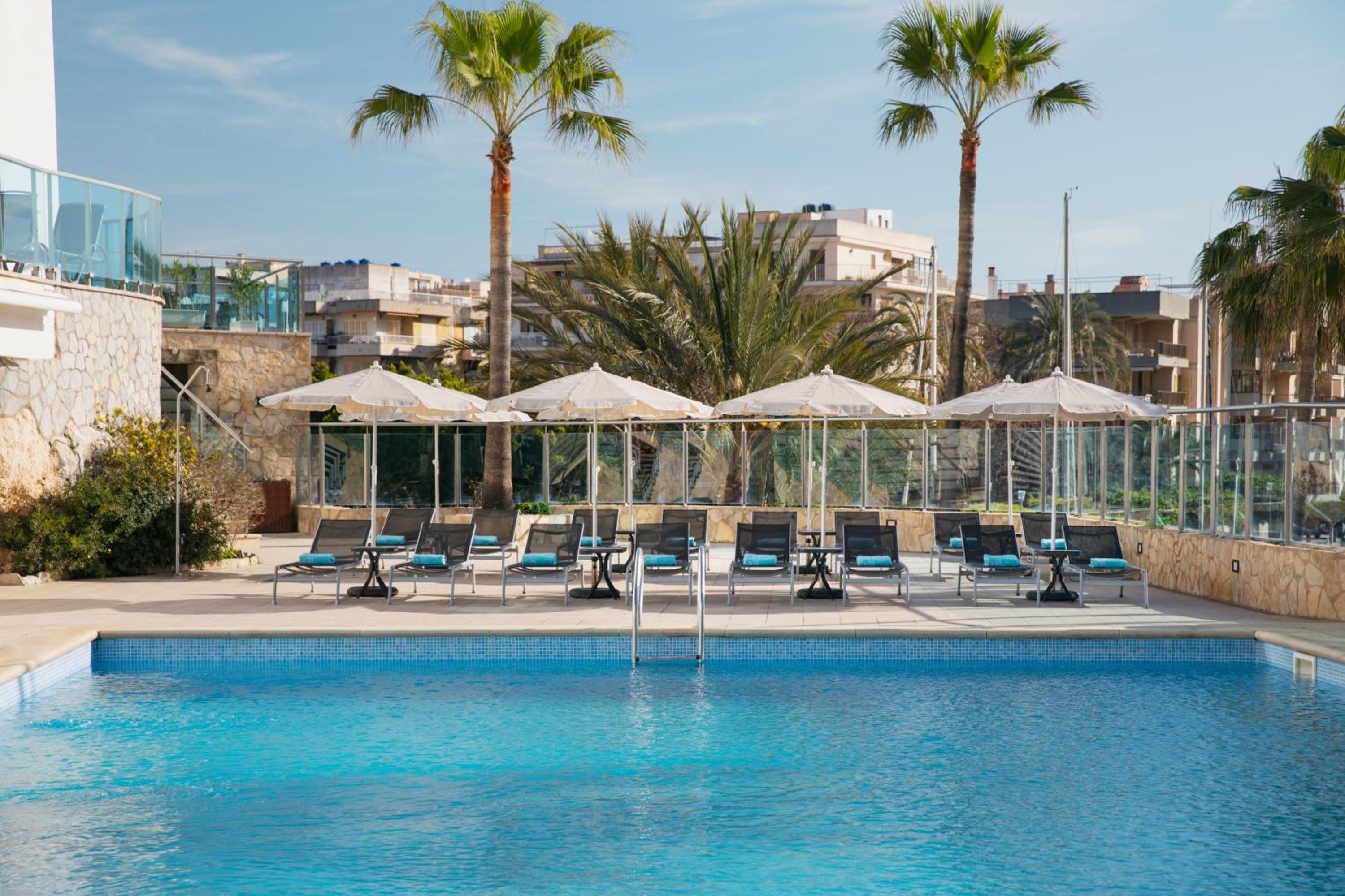 Porto Drach Aparthotel & Suites