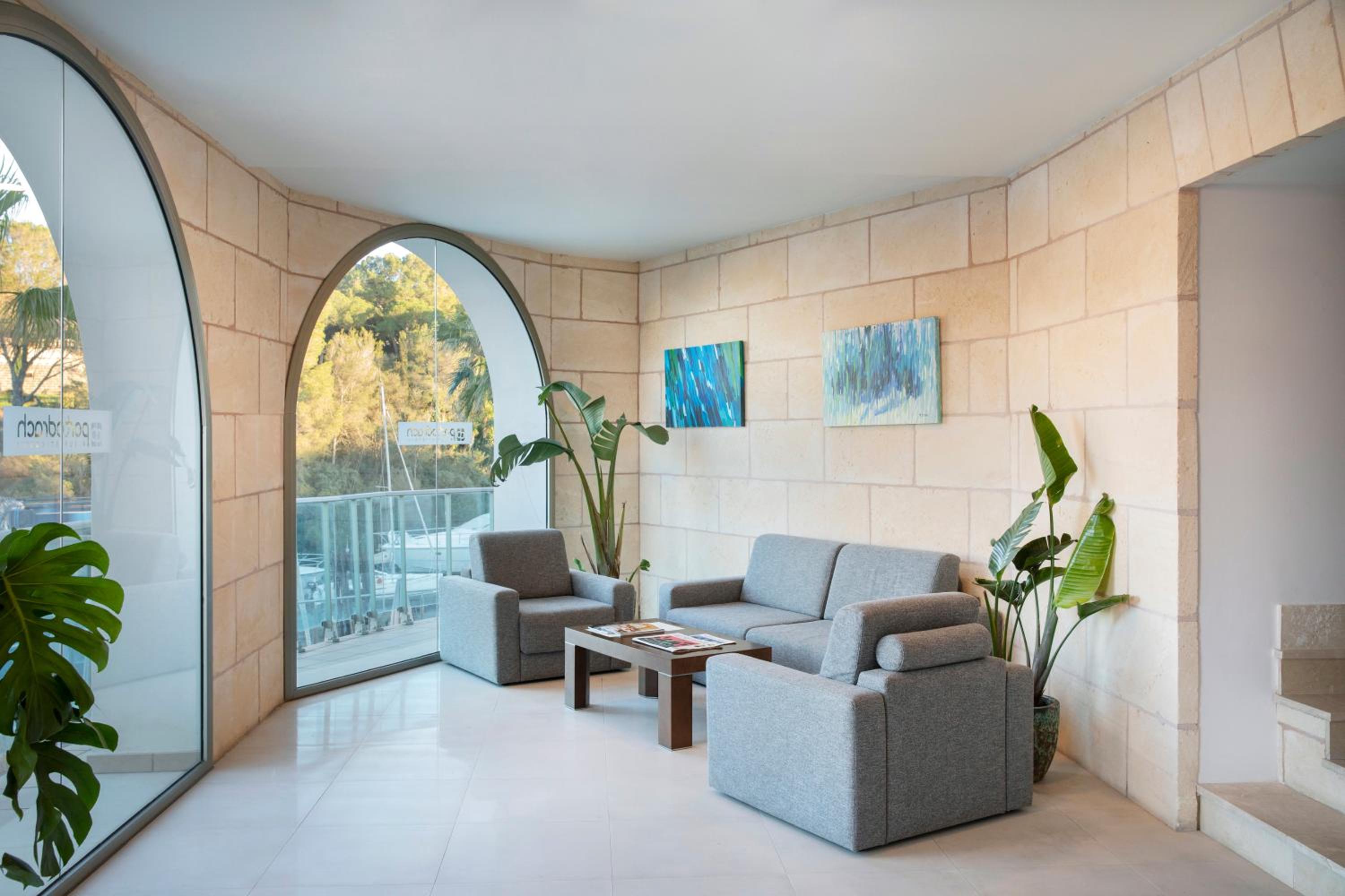 Porto Drach Aparthotel & Suites