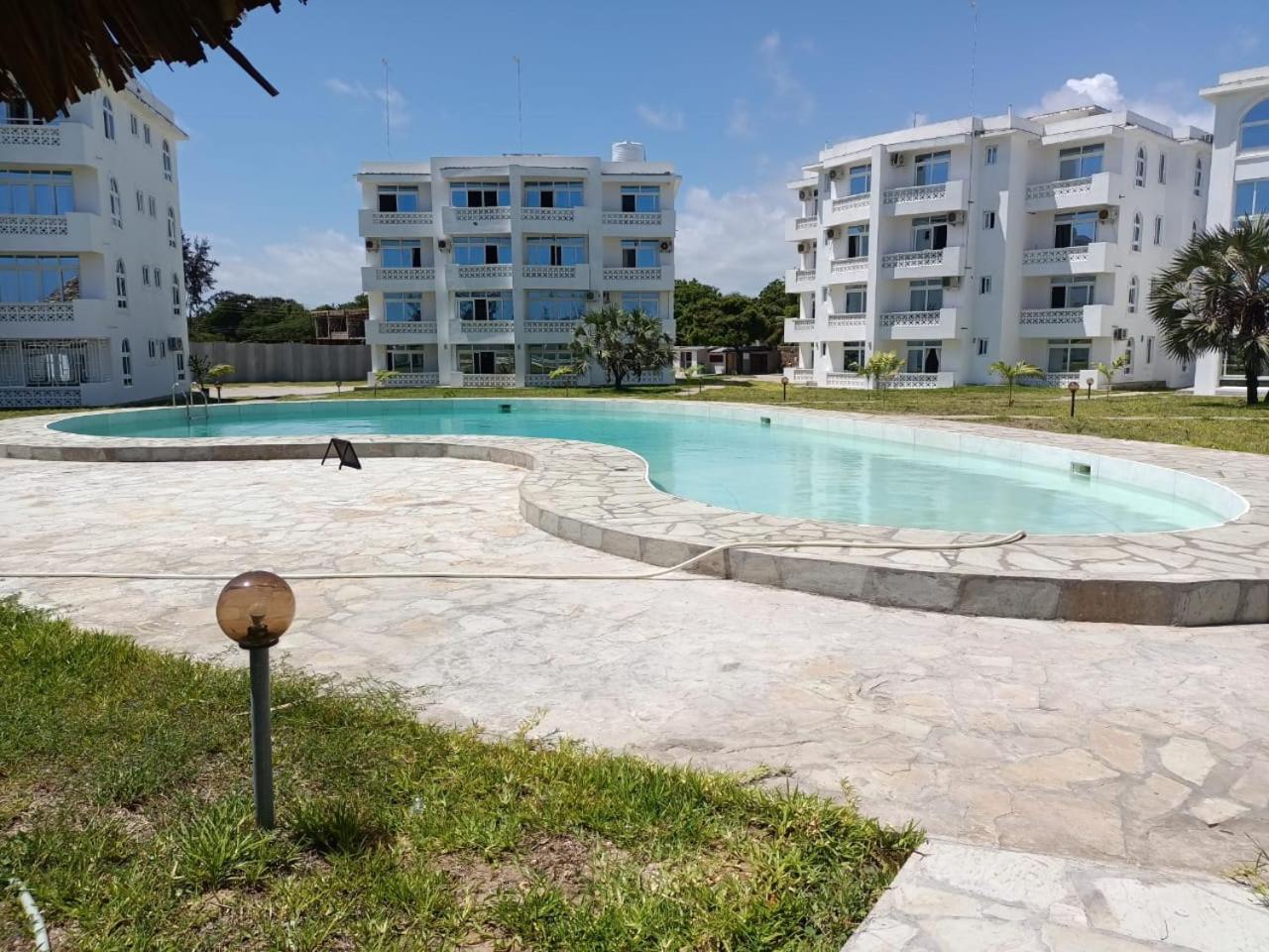 PahaliMzuri Kijani - 1 Bedroom Beach Apartment with Swimming Pool view 3