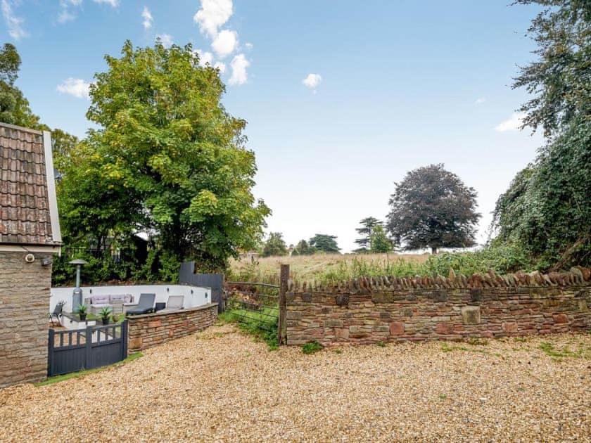 2 bedroom cosy cottage with hot tub in hambrook close to Bristol City Centre view 4