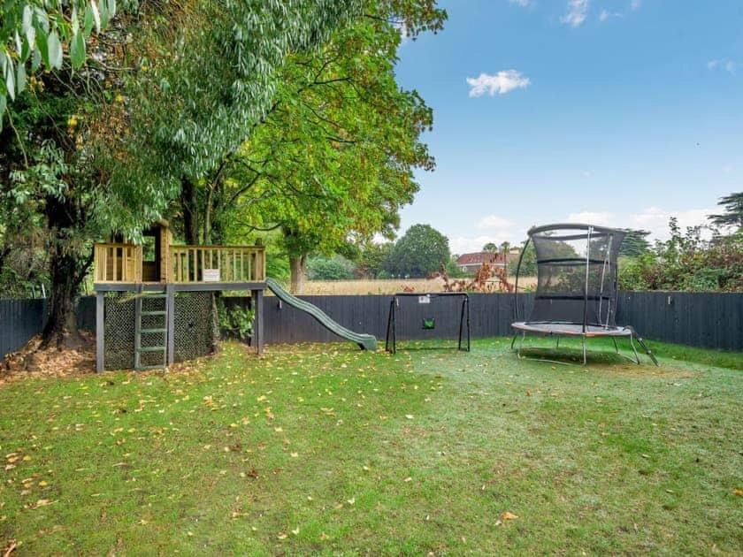 2 bedroom cosy cottage with hot tub in hambrook close to Bristol City Centre view 3