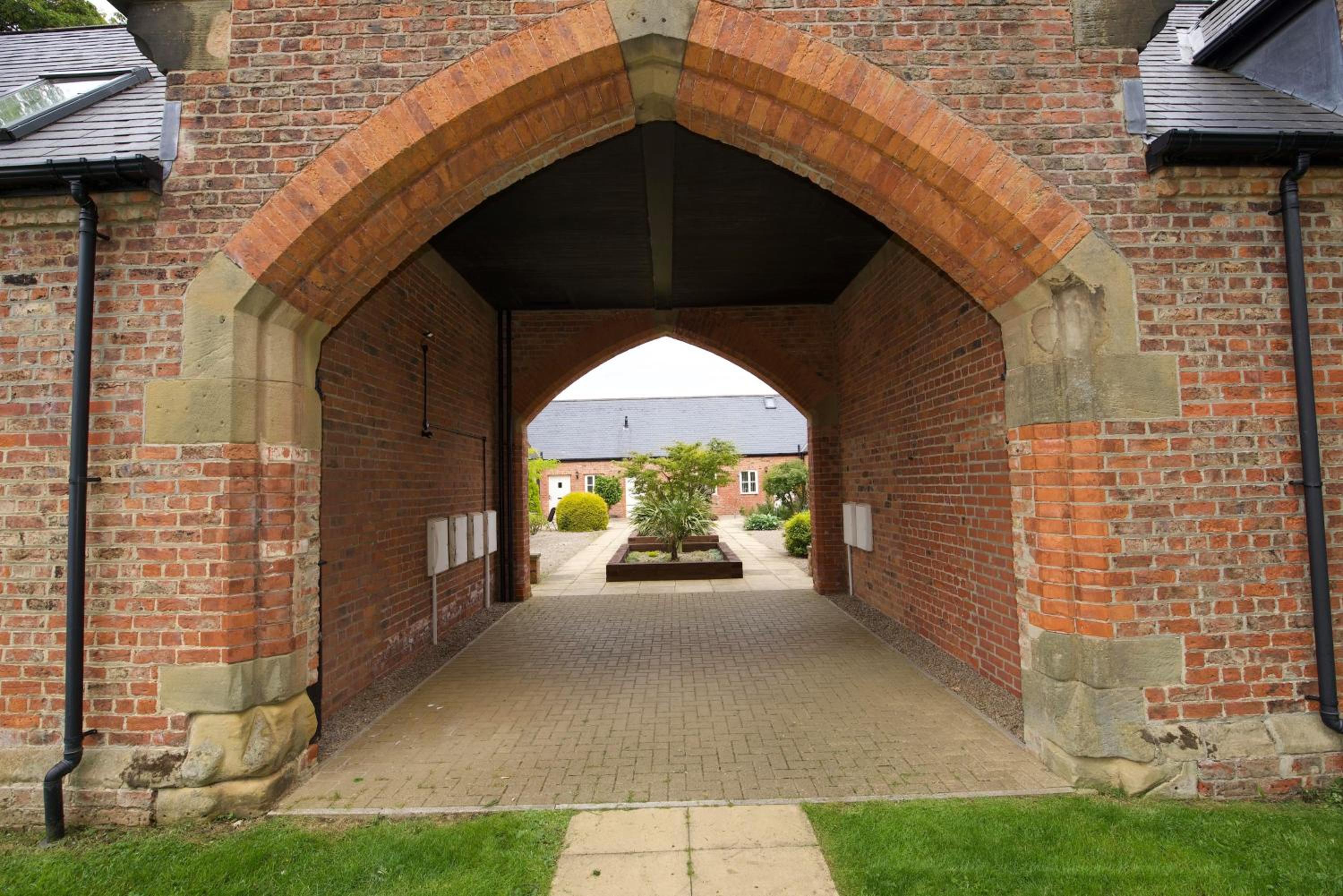 Grey Towers Stables 3 bedroom set in private grounds view 2