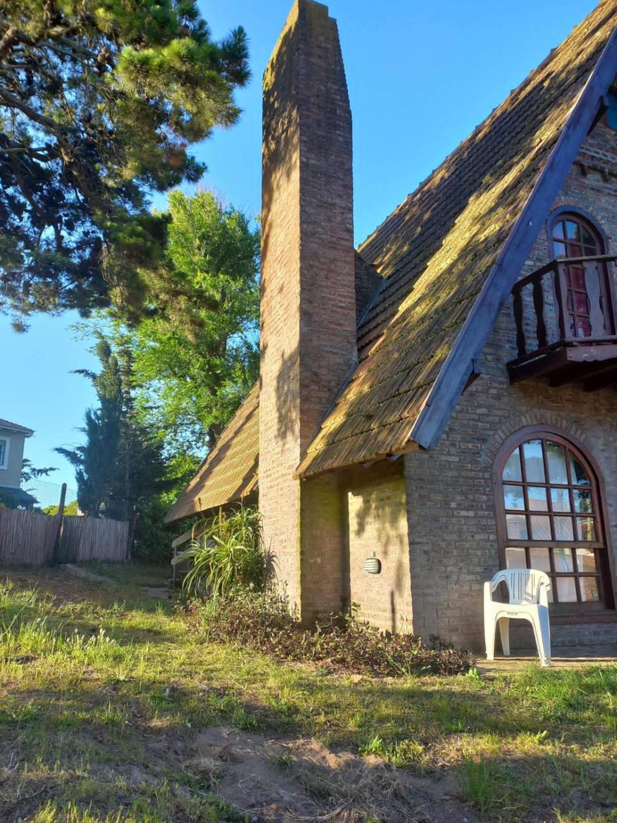 Casa Alpina espaciosa a 2 cuadras del centro de Villa Gesell y a 5 de la playa