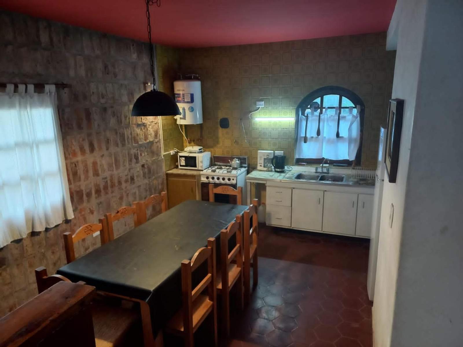 Casa Alpina espaciosa a 2 cuadras del centro de Villa Gesell y a 5 de la playa