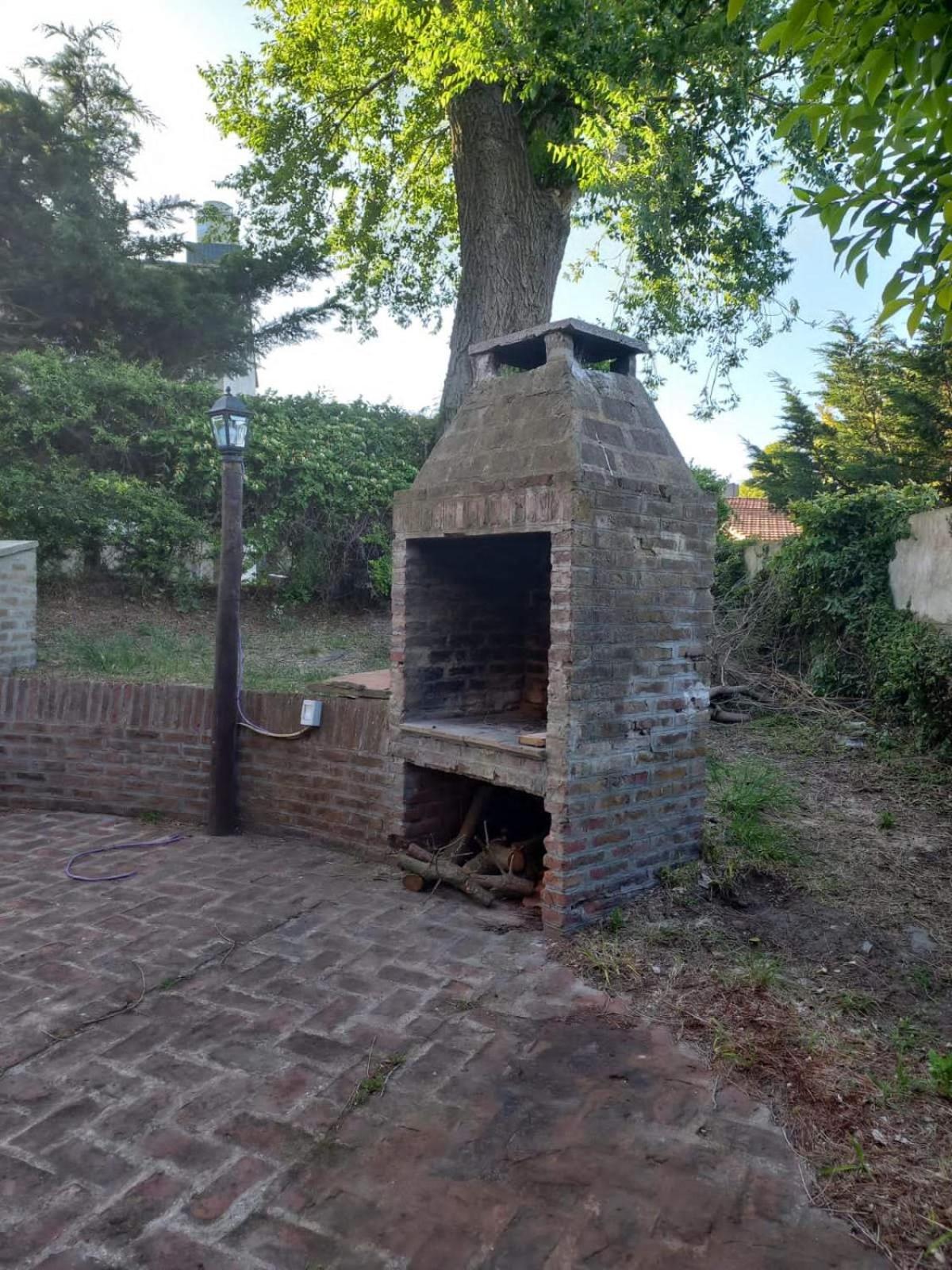 Casa Alpina espaciosa a 2 cuadras del centro de Villa Gesell y a 5 de la playa