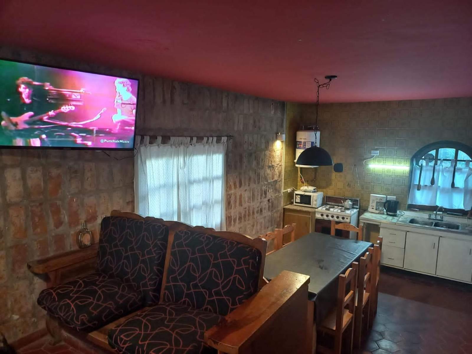 Casa Alpina espaciosa a 2 cuadras del centro de Villa Gesell y a 5 de la playa
