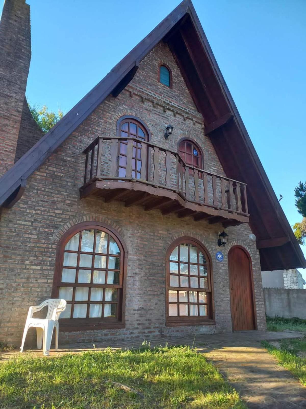 Casa Alpina espaciosa a 2 cuadras del centro de Villa Gesell y a 5 de la playa