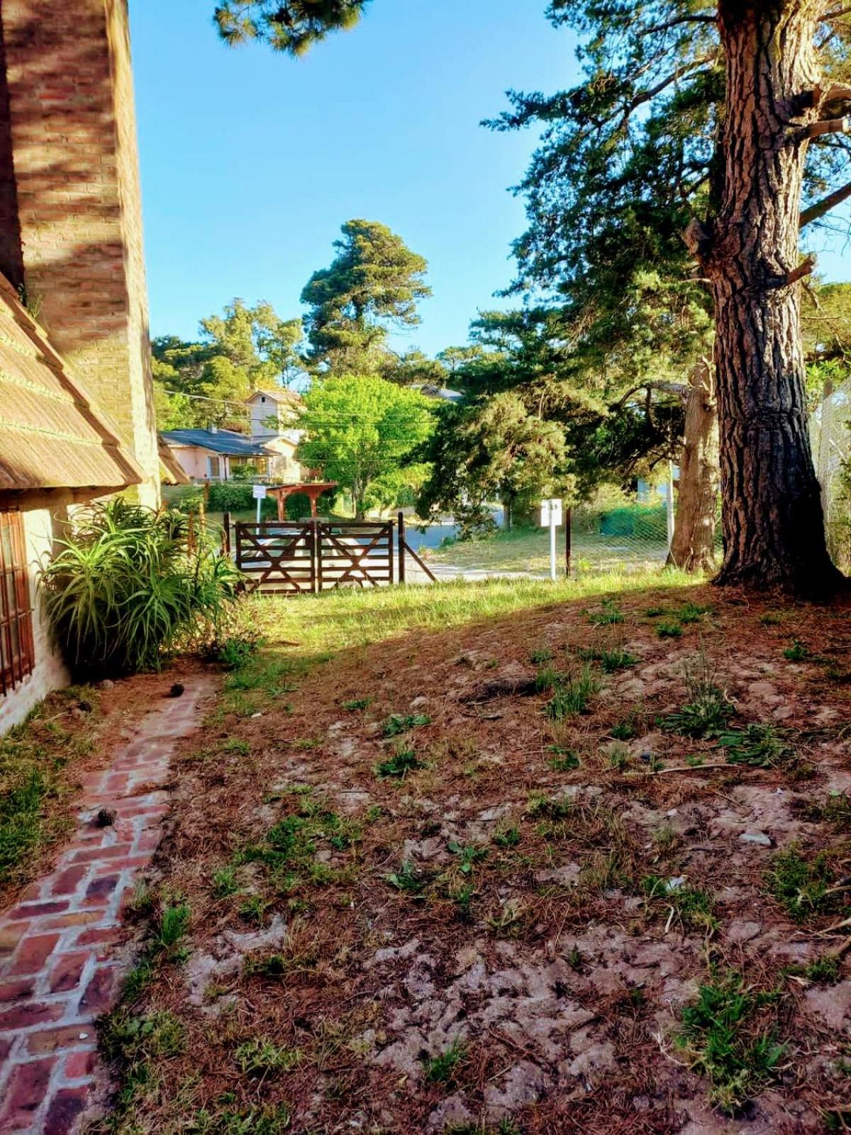 Casa Alpina espaciosa a 2 cuadras del centro de Villa Gesell y a 5 de la playa