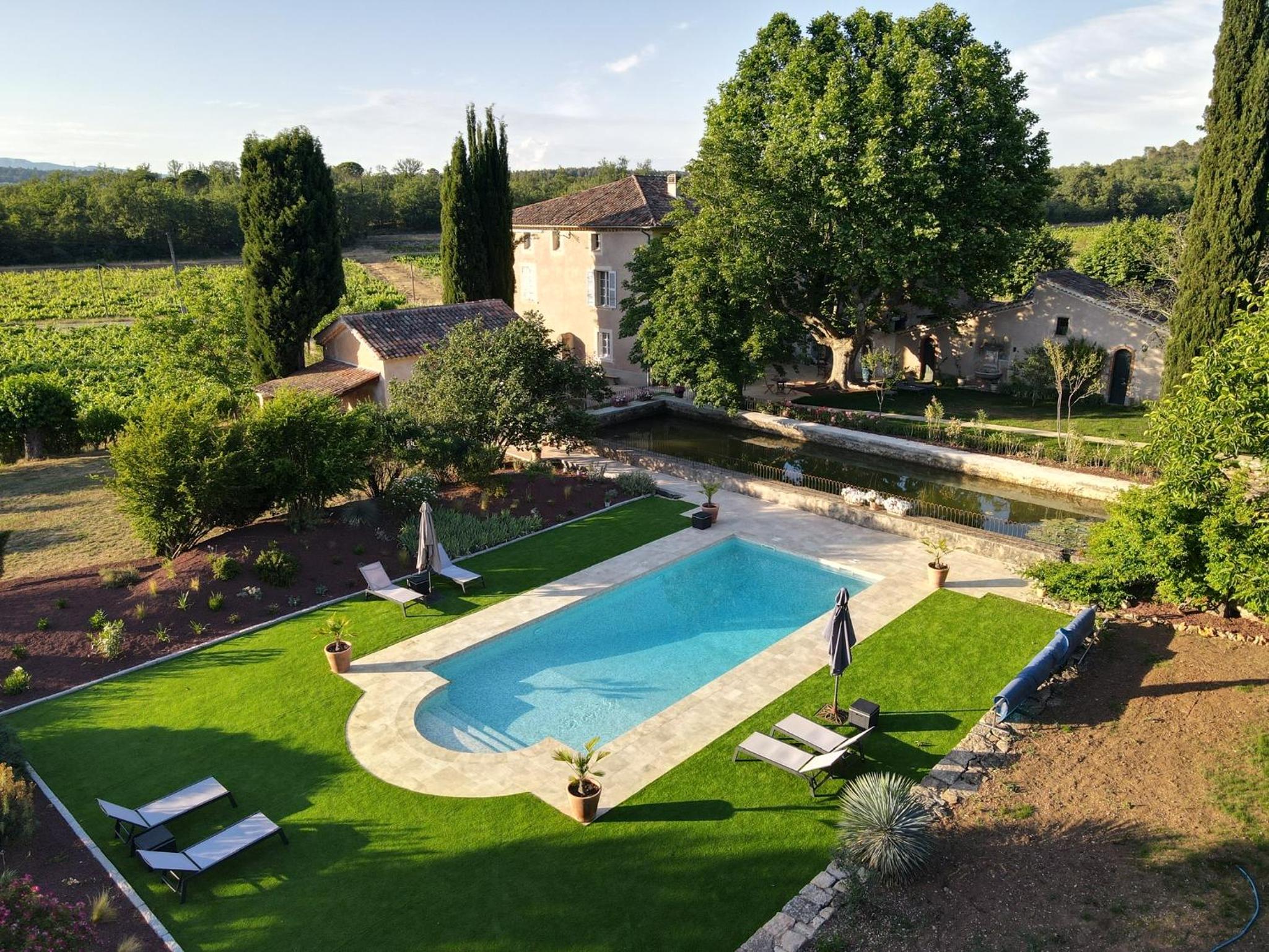 Domaine Les Mûriers view 2