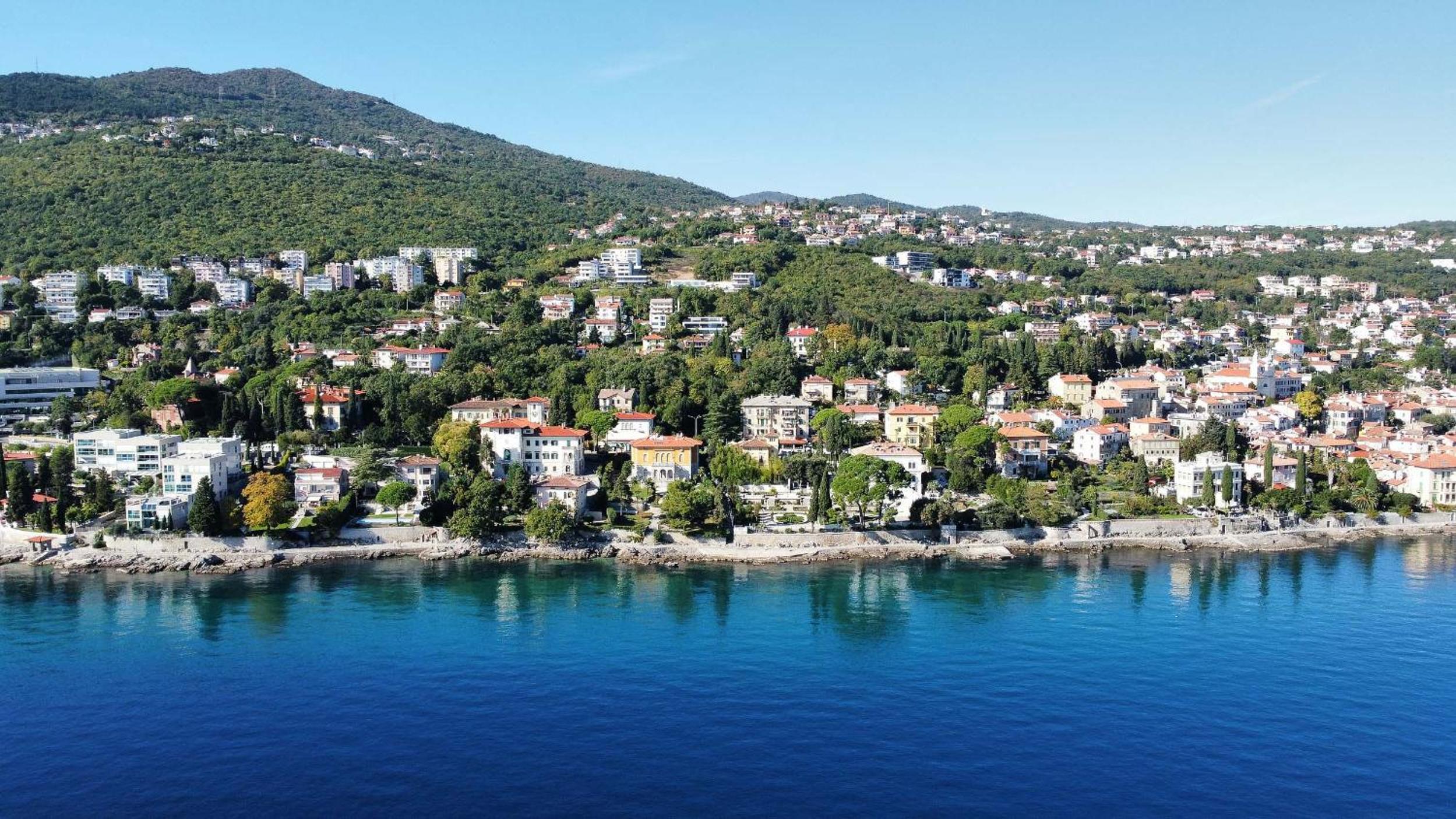 Hotel Luxury Seaview Apartment - Image 1