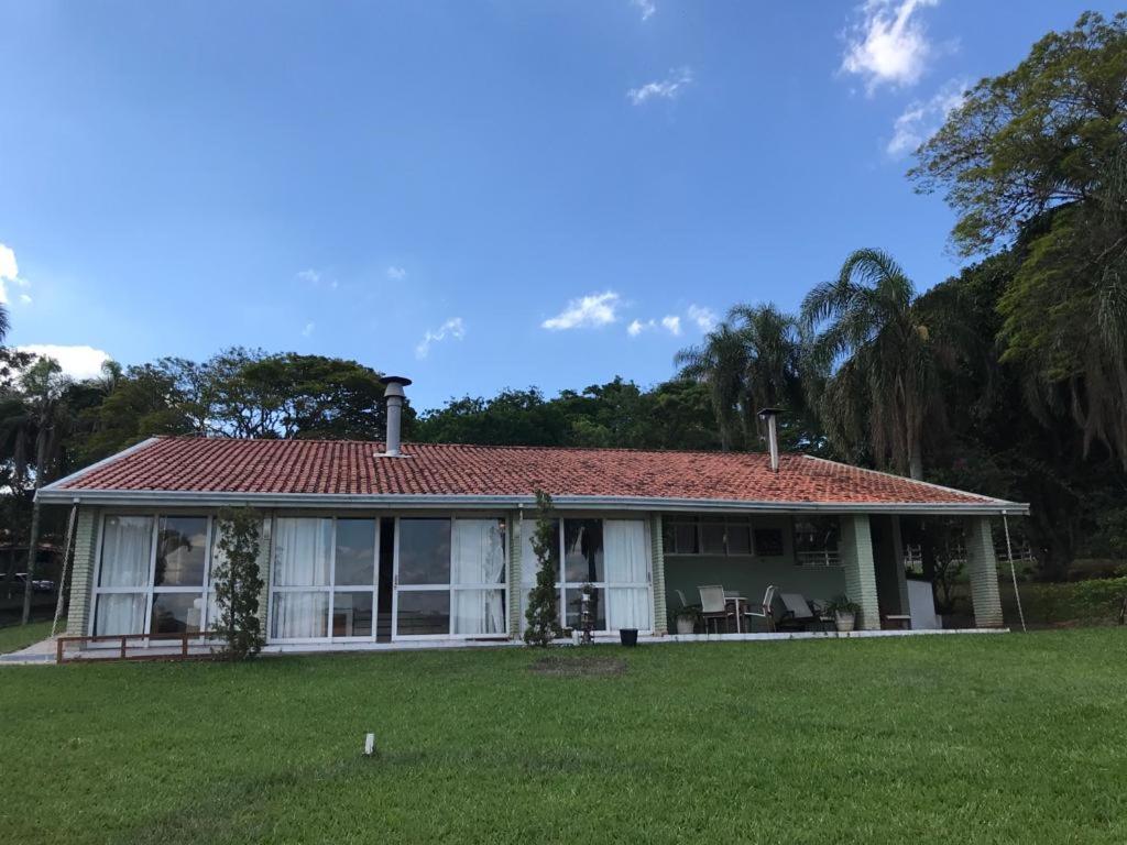 Casa de campo inteira de frente pra Represa Avaré