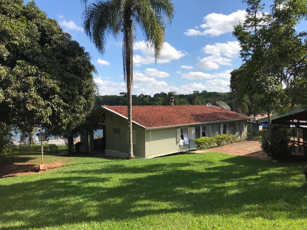 Casa de campo inteira de frente pra Represa Avaré