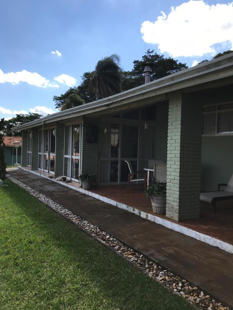 Casa de campo inteira de frente pra Represa Avaré