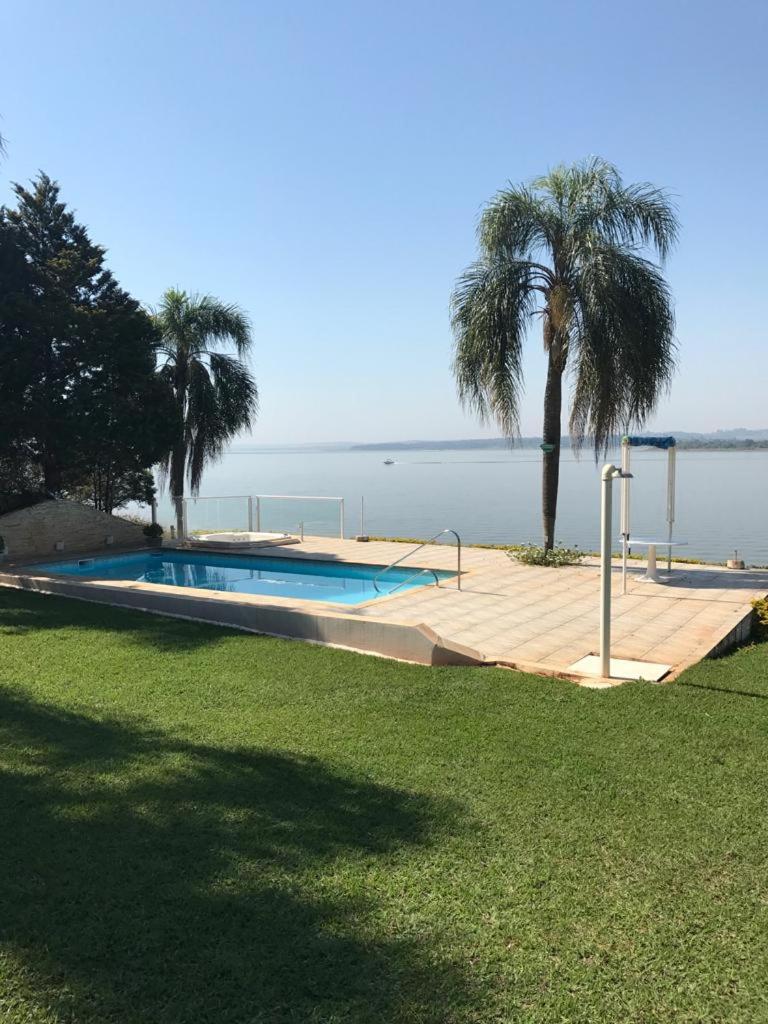 Casa de campo inteira de frente pra Represa Avaré
