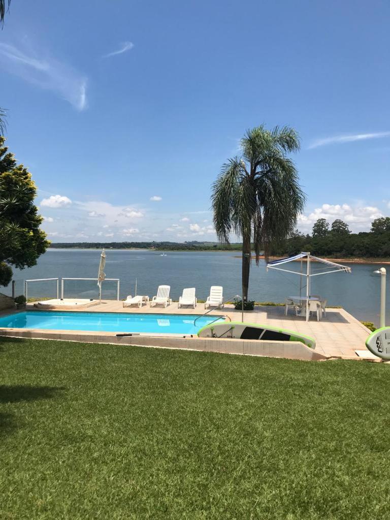 Casa de campo inteira de frente pra Represa Avaré