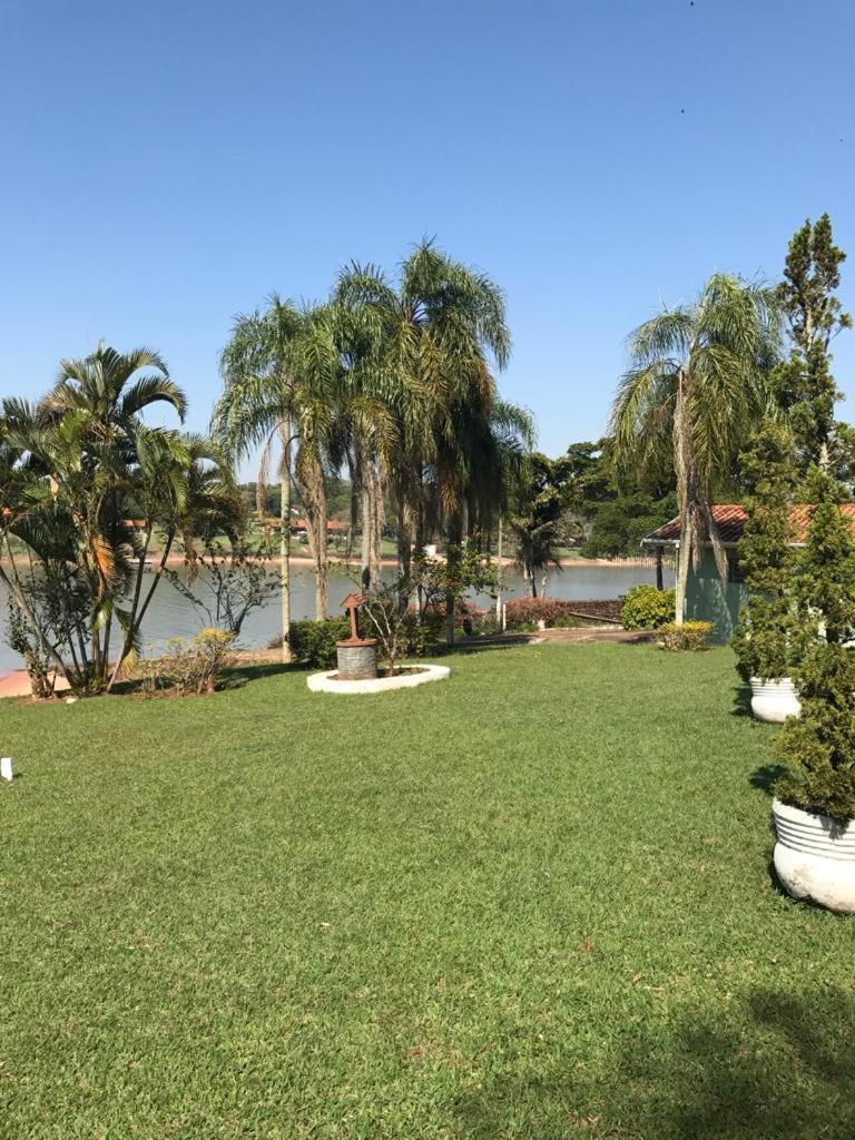 Casa de campo inteira de frente pra Represa Avaré