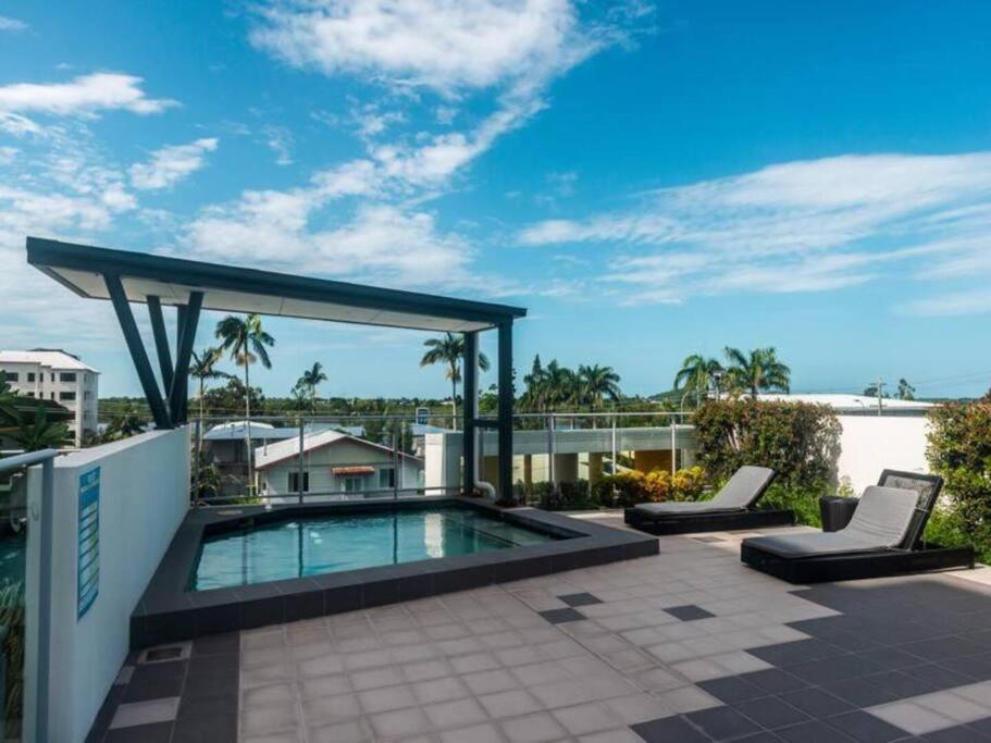 Excellent Location - Modern Hotel Room in Mackay