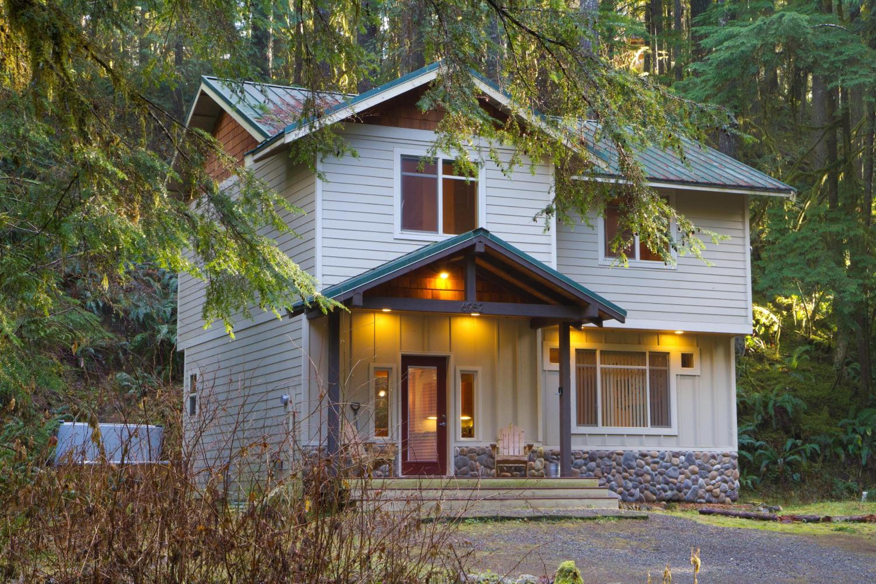 Snowline Hillside Chalet view 3
