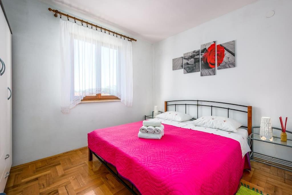 Apartment with private pool view 4
