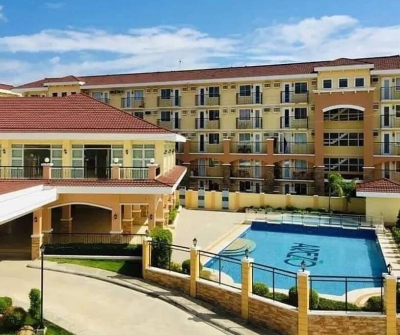 AR02 1BEDROOM Condo Unit with Free Pool, HBO, Netflix & WiFi