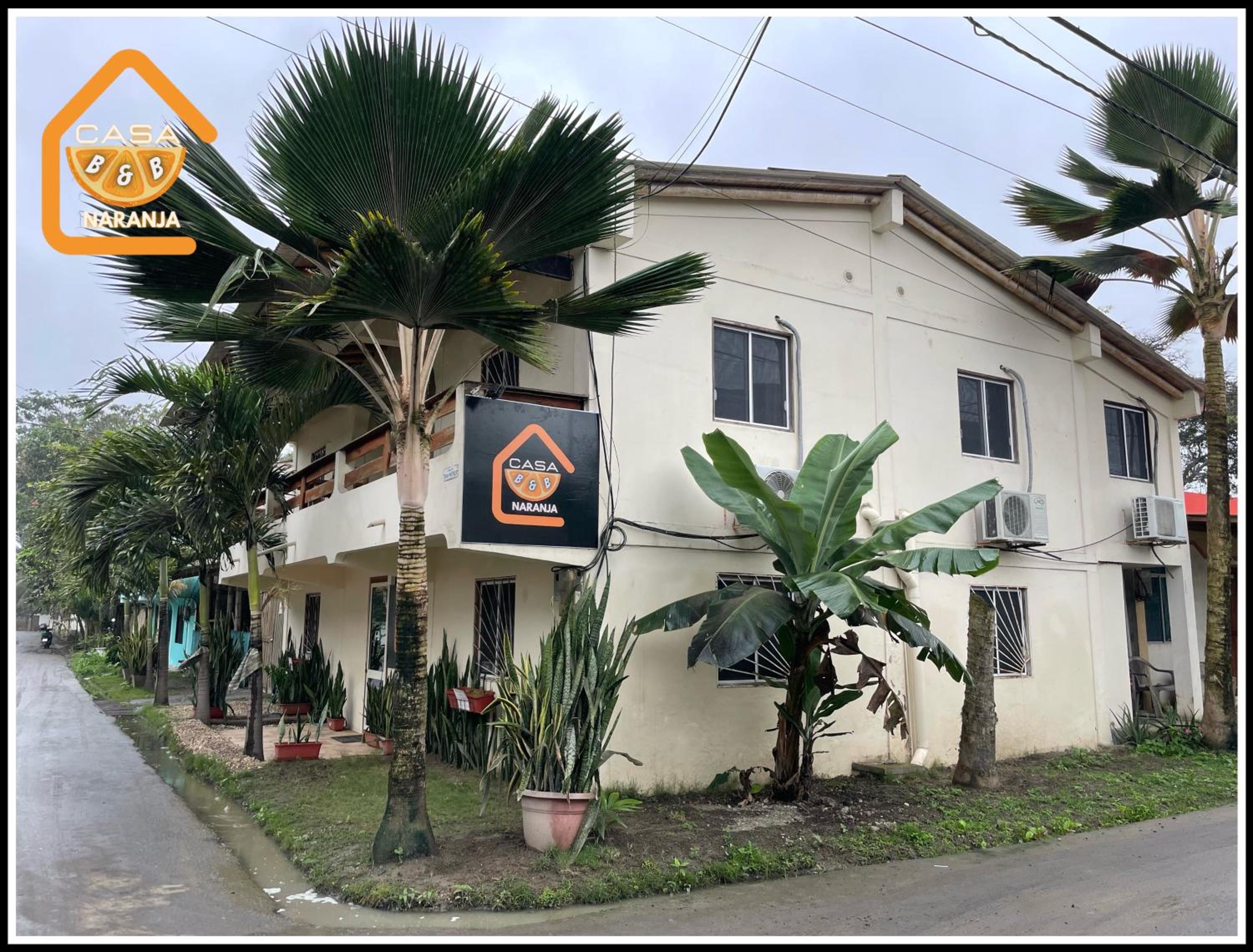 La Casa Naranja Hostal
