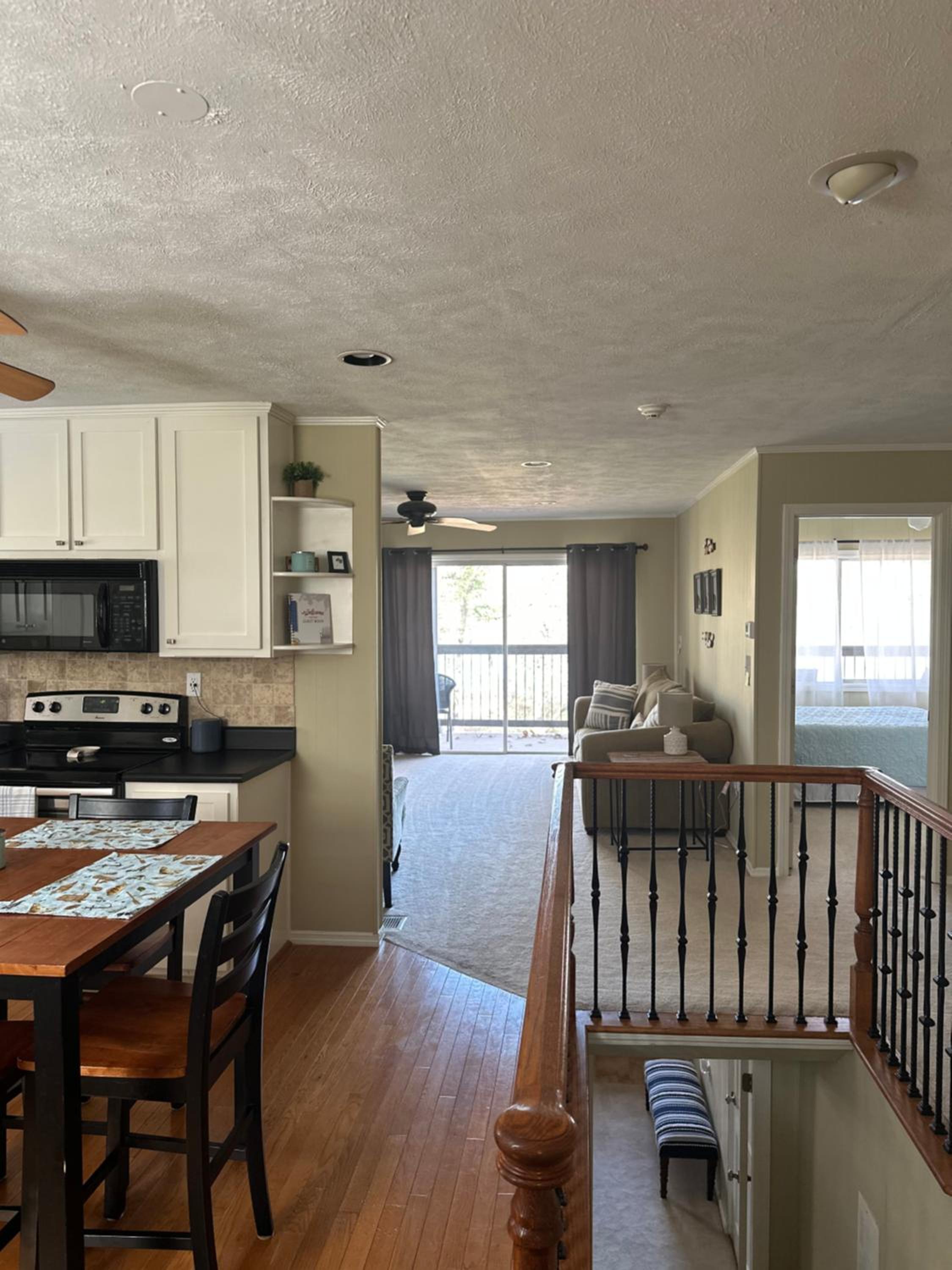 Cozy, Lake Lanier property with amazing views