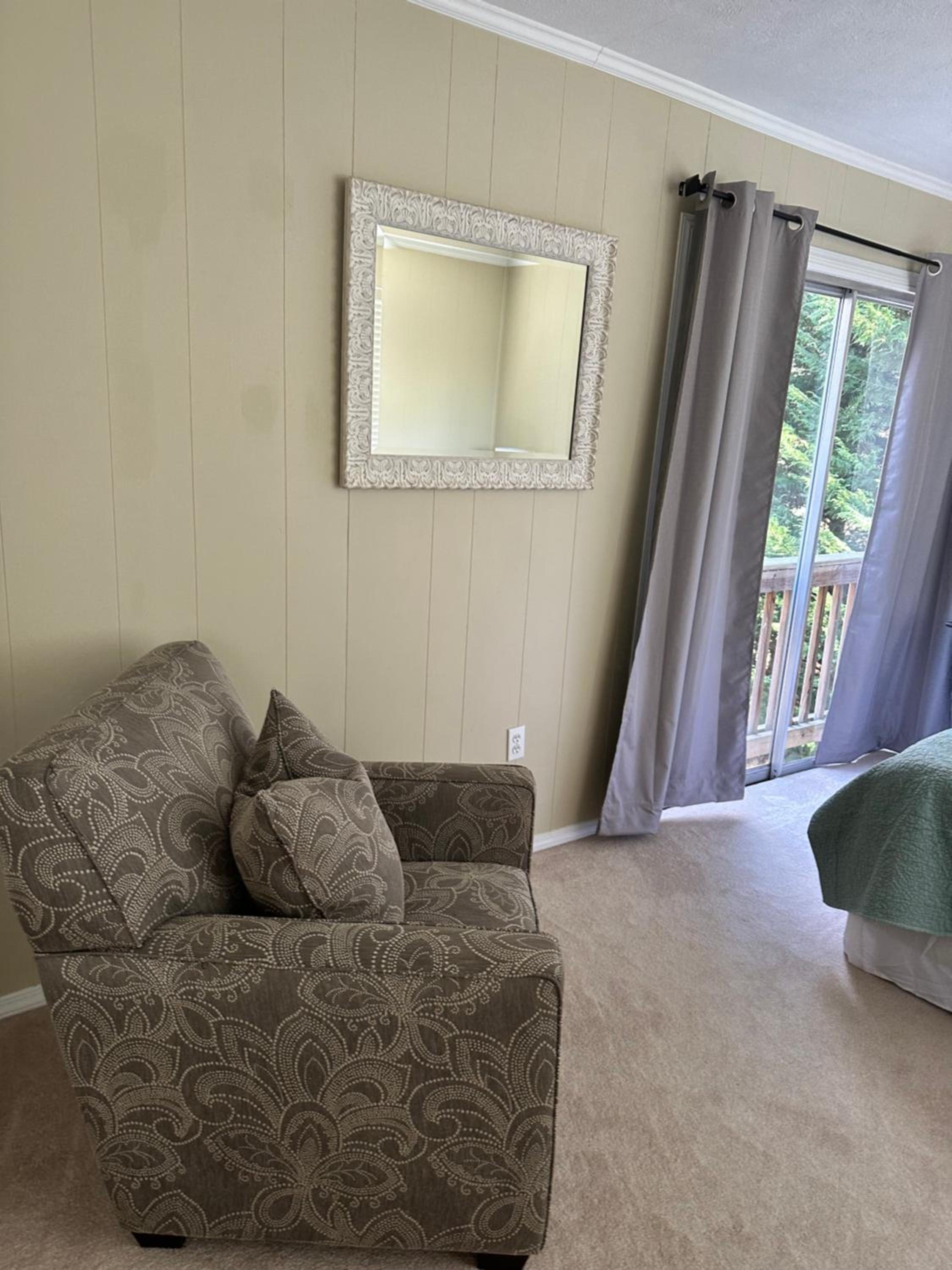 Cozy, Lake Lanier property with amazing views