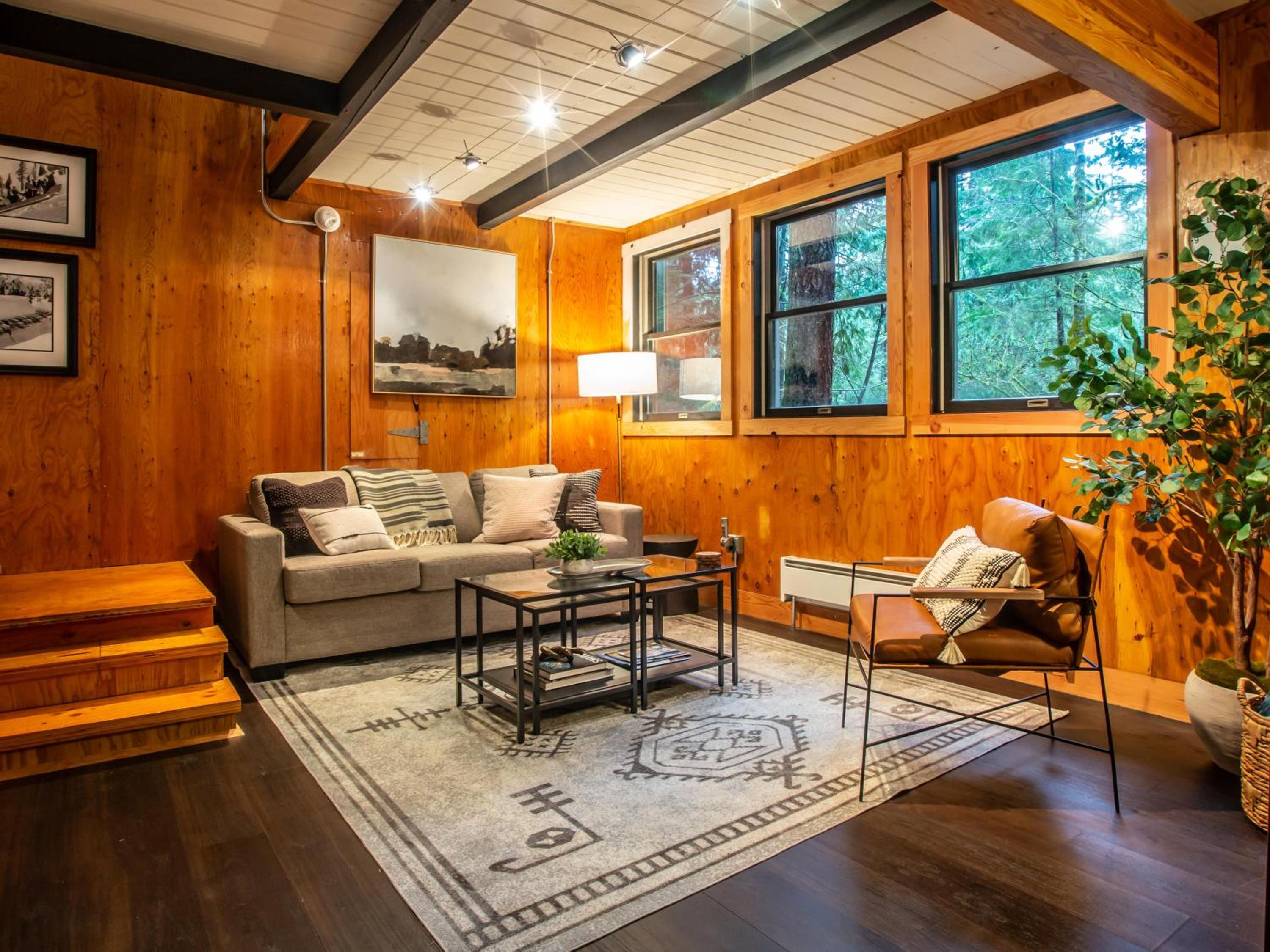 Treetop Hideaway, Sleeps 2 view 4