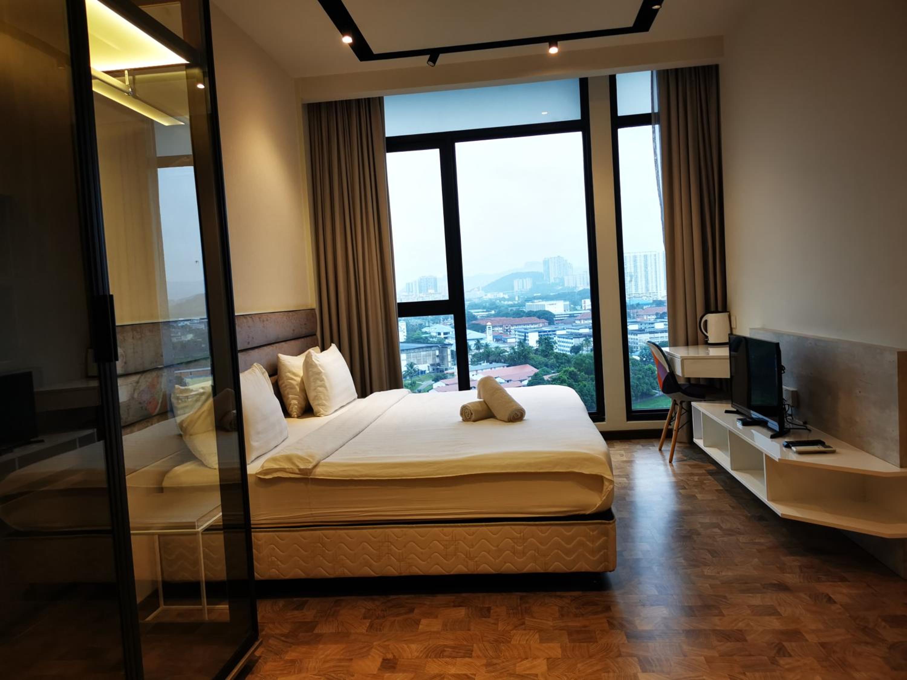 Expressionz Professional Suites by AURORA SUMMER SUITES