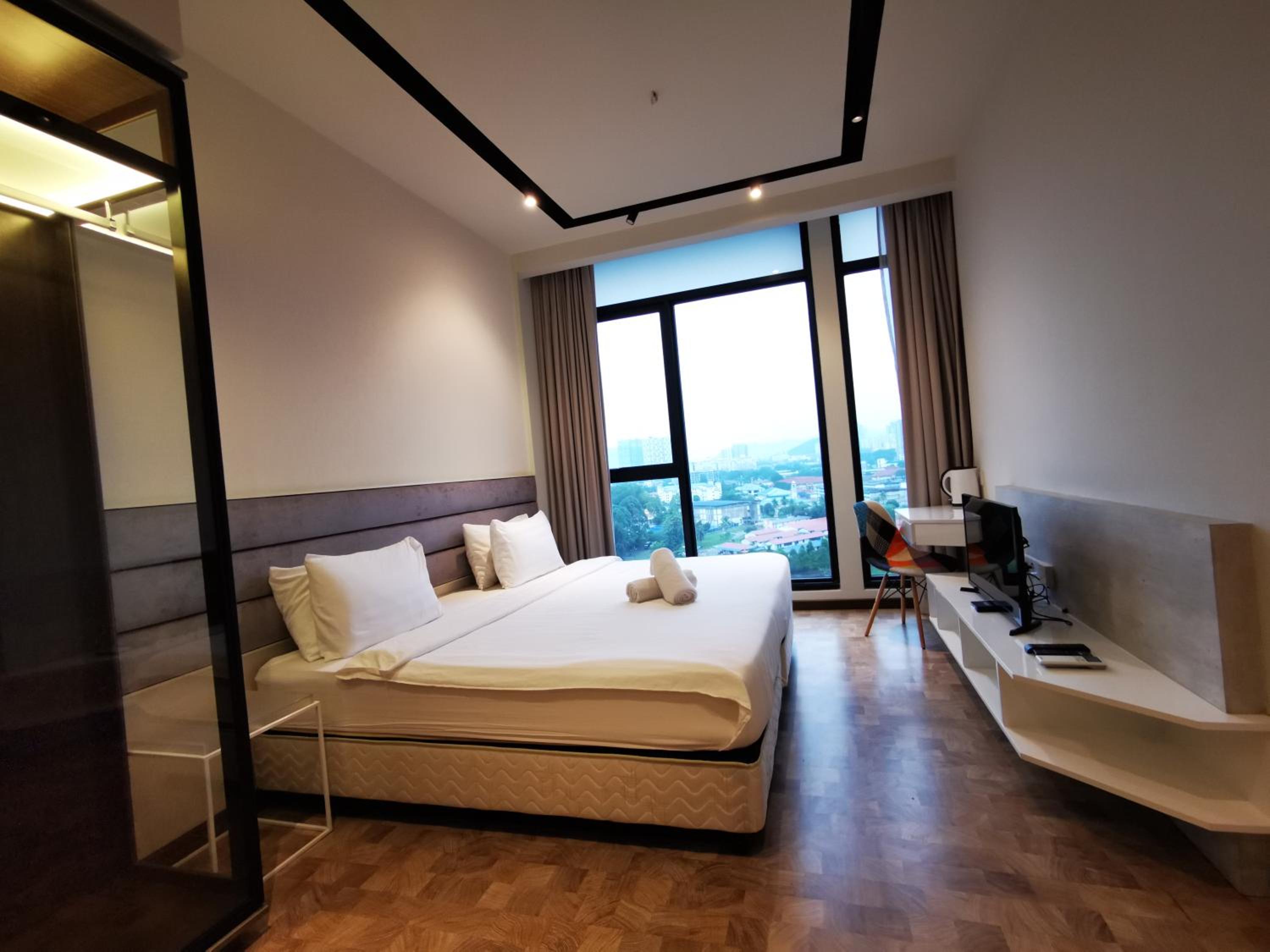 Expressionz Professional Suites by AURORA SUMMER SUITES