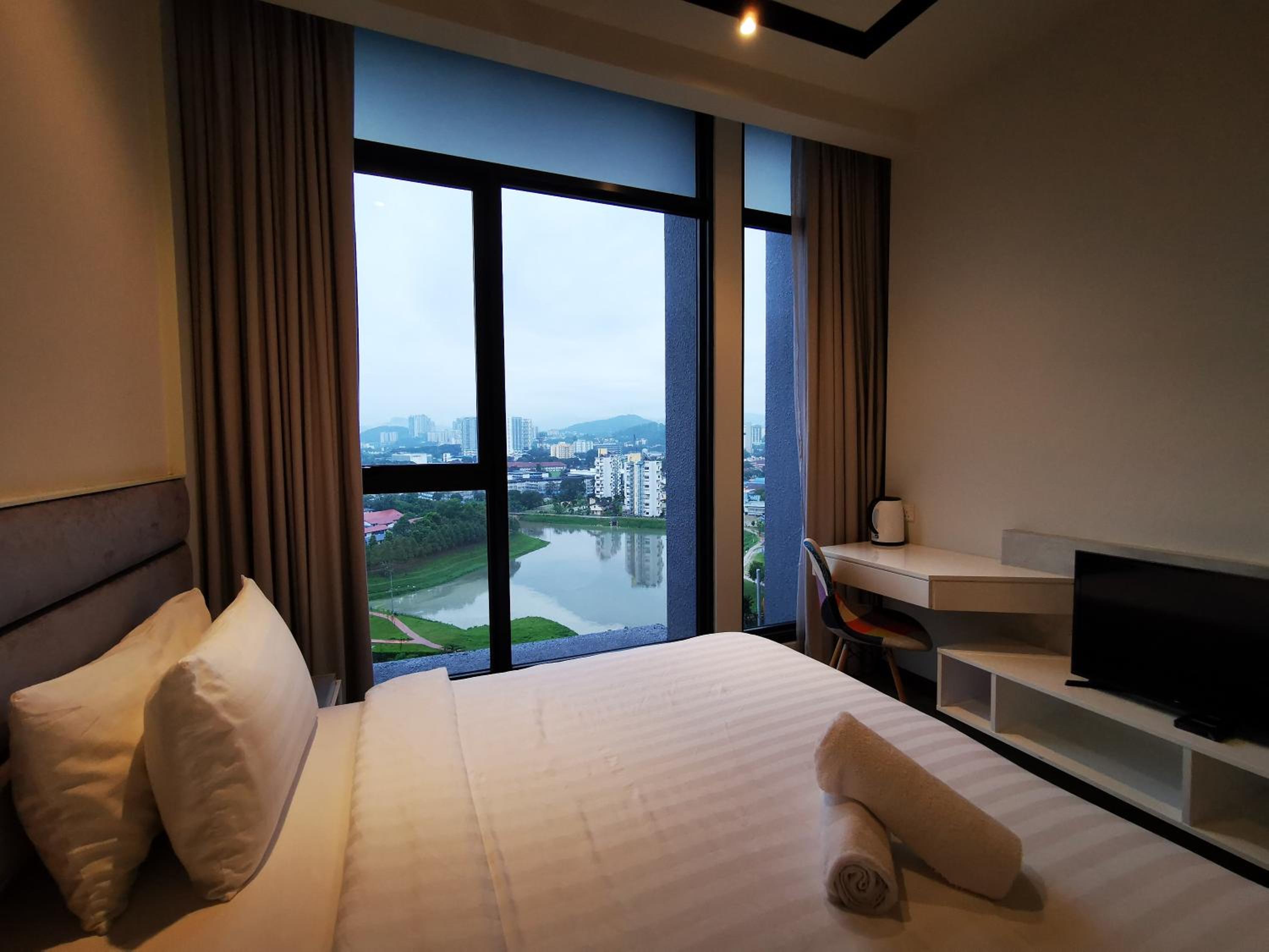 Expressionz Professional Suites by AURORA SUMMER SUITES