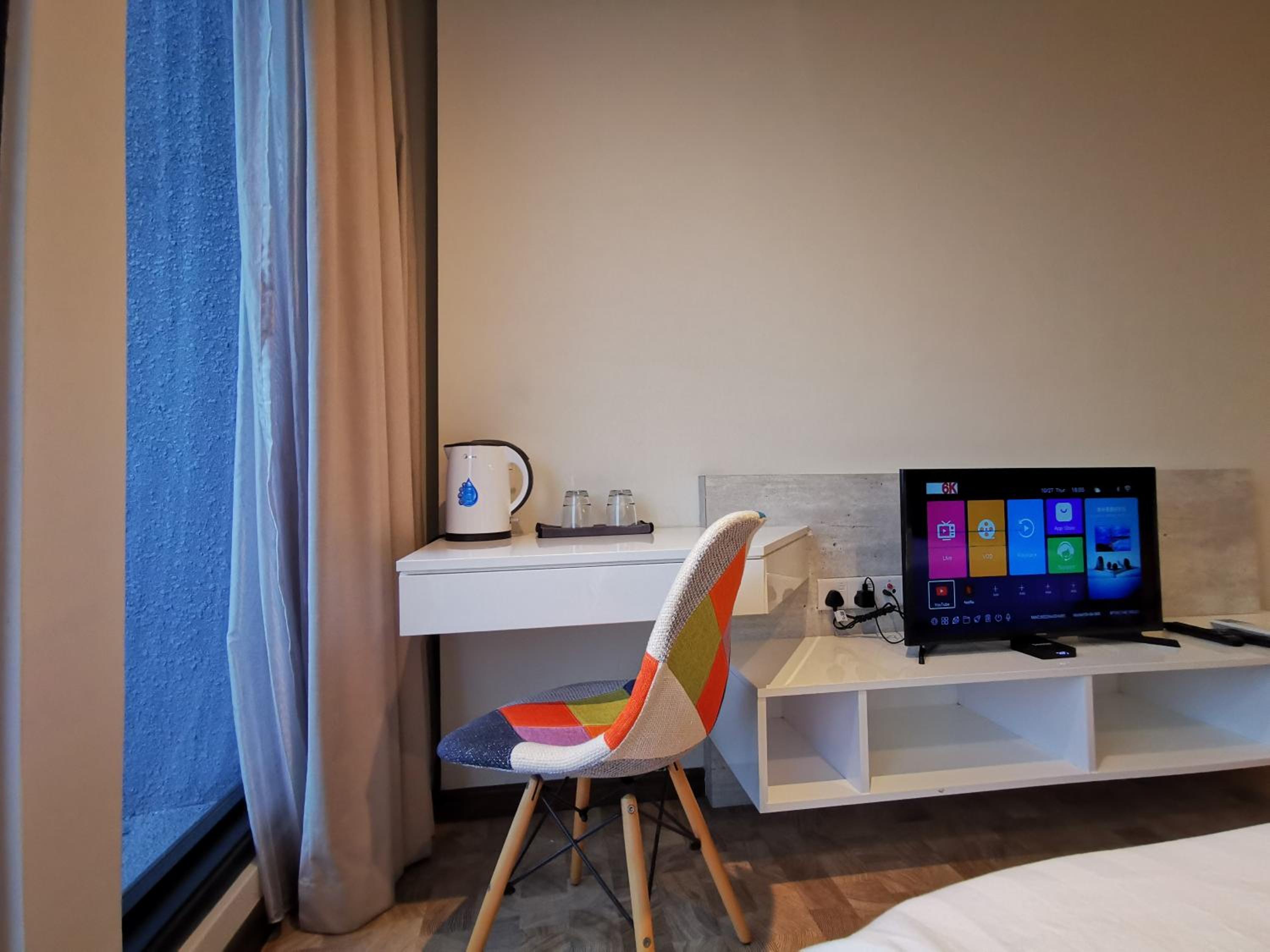Expressionz Professional Suites by AURORA SUMMER SUITES