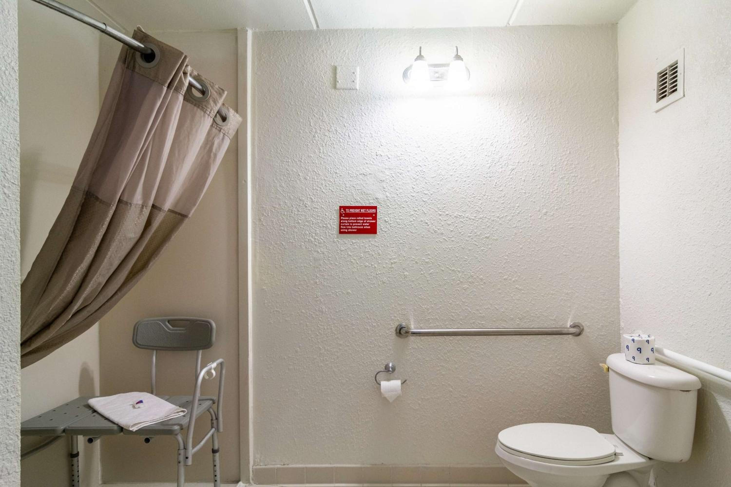 Brunswick Vacations - Motel 6-Brunswick, GA - Property Image 1