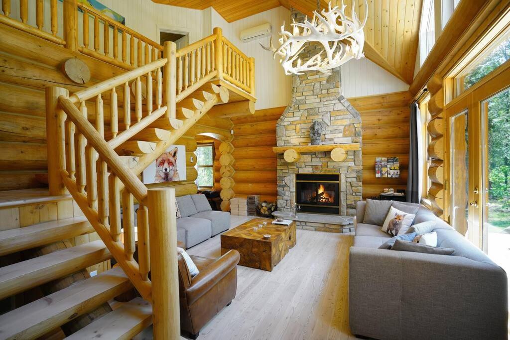 Chalet Silver Fox SPA at Fiddler's Lake