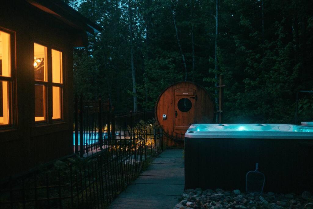 Chalet Silver Fox SPA at Fiddler's Lake