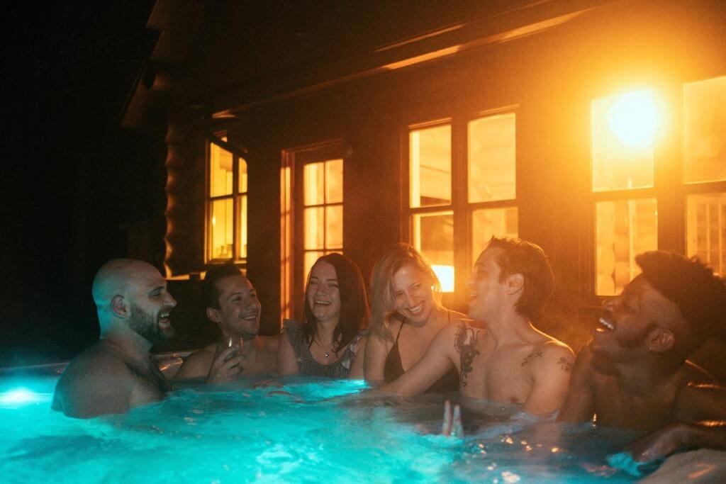 Chalet Silver Fox SPA at Fiddler's Lake