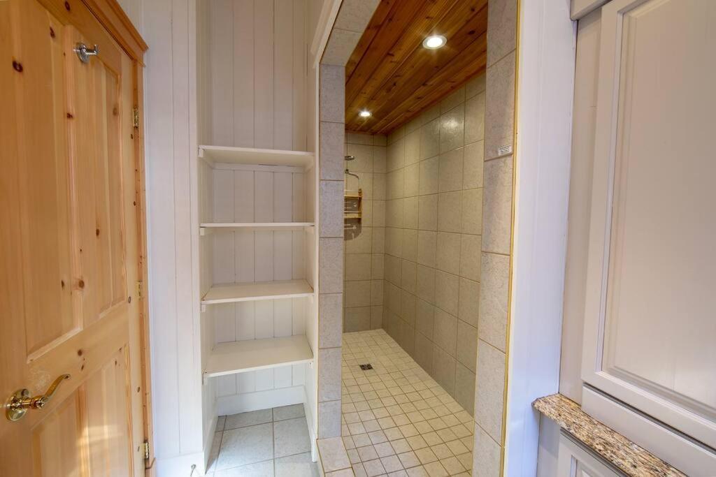 Chalet White Wolf SPA at Fiddler's Lake