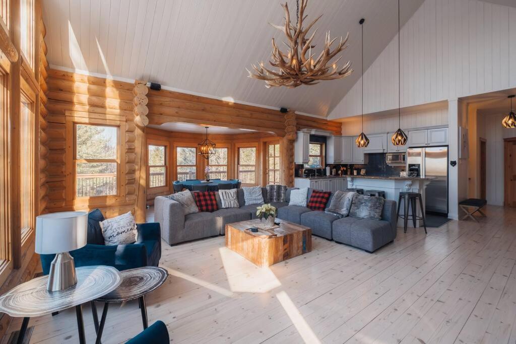 Chalet White Wolf SPA at Fiddler's Lake