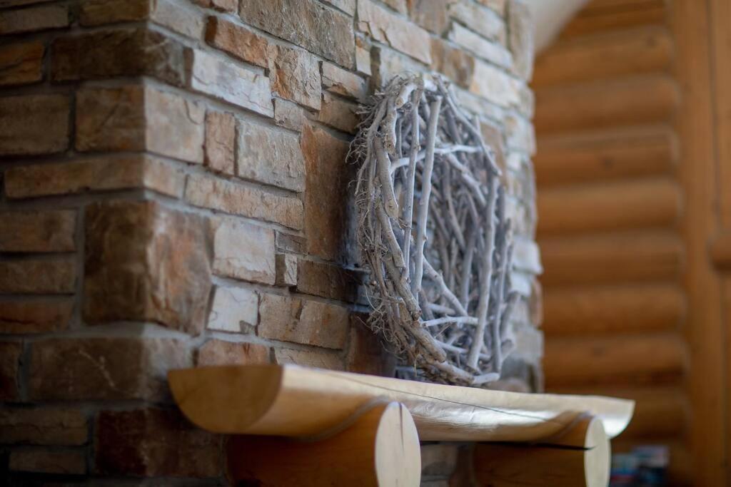 Chalet White Wolf SPA at Fiddler's Lake