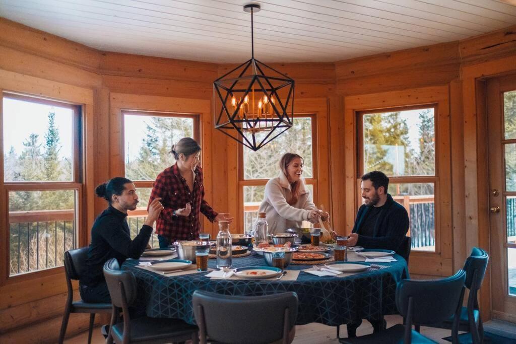 Chalet White Wolf SPA at Fiddler's Lake