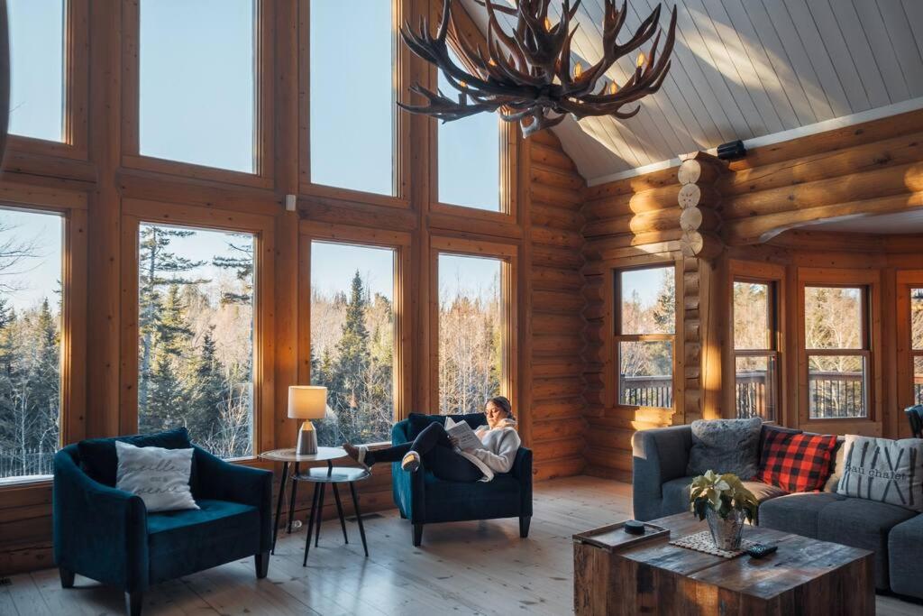 Chalet White Wolf SPA at Fiddler's Lake