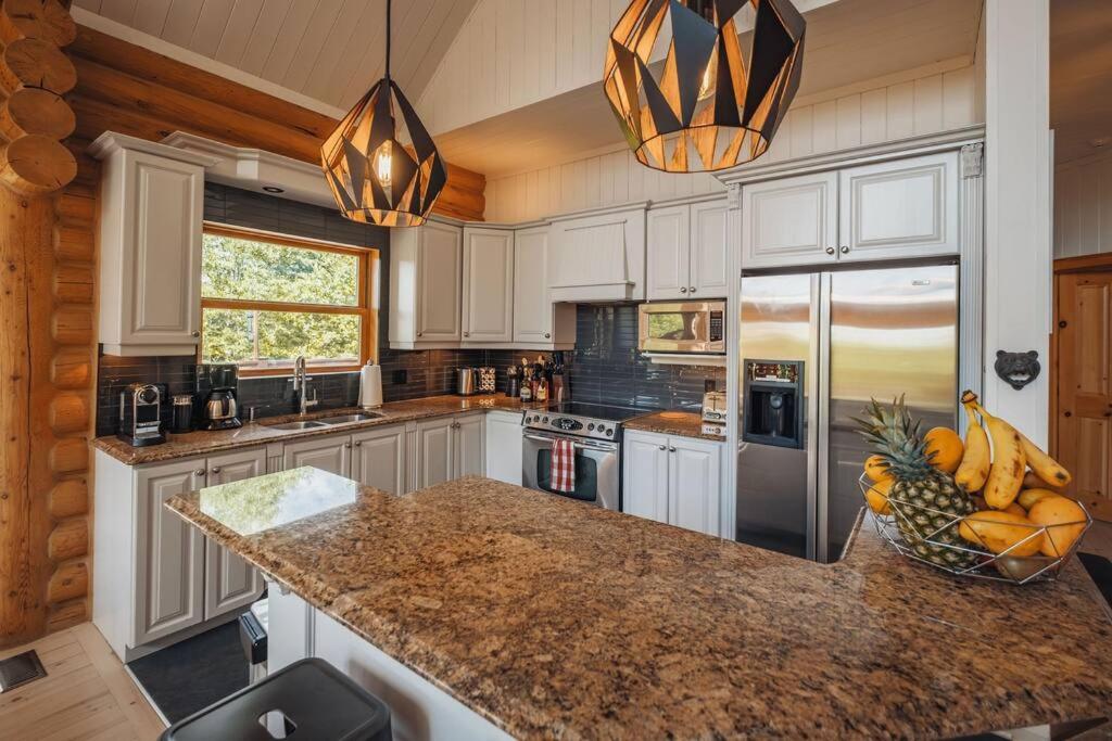 Chalet White Wolf SPA at Fiddler's Lake