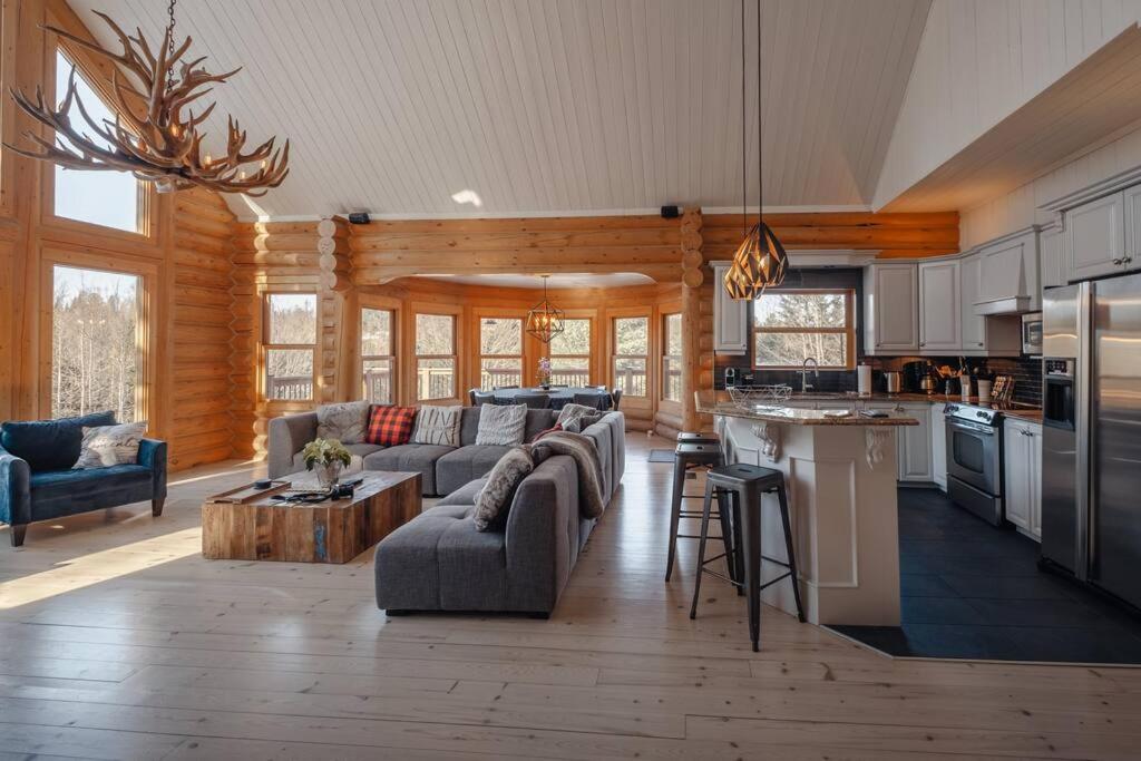 Chalet White Wolf SPA at Fiddler's Lake
